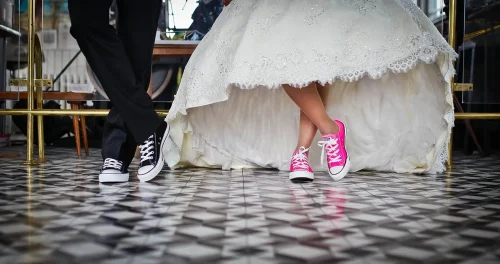Wybór idealnej piosenki na pierwszy taniec: Przewodnik dla przyszłych nowożeńców